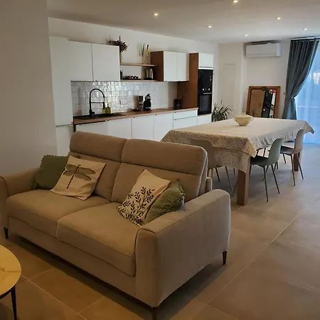 Διαμέρισμα Location *